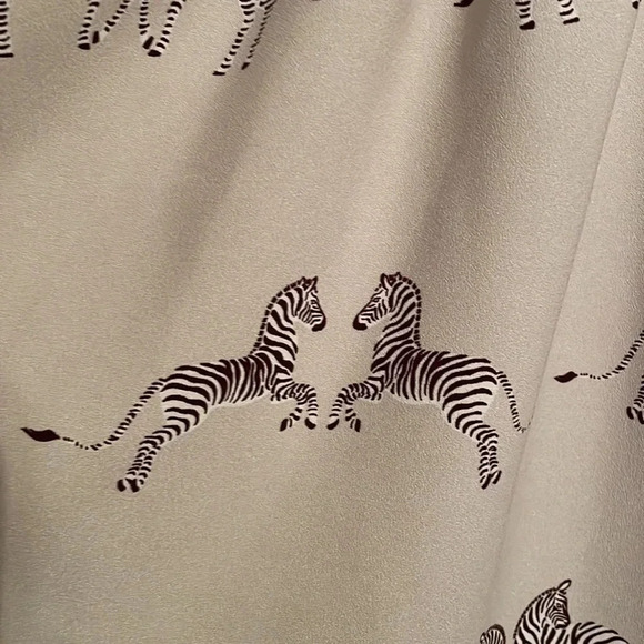 Ann Taylor Gray Short Sleeve Blouse Zebra Design Button Closure Small Career S - Picture 2 of 6